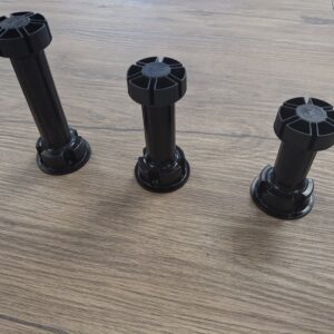 Műanyag szekrényláb állítható 150mm