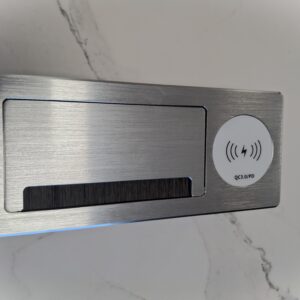 Konnektor felbillenő 4x230V indukciós