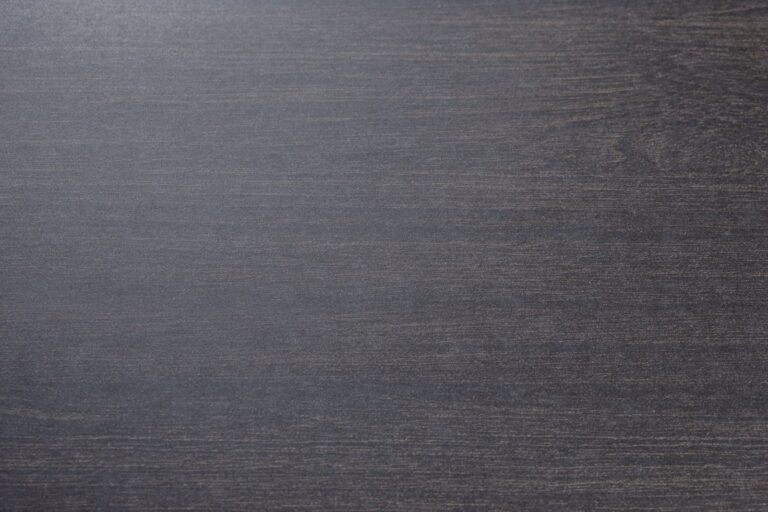 Kronospan K016 SU Carbon tengerifa – közeli kép