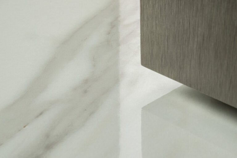 Kronospan K023 SQ Venato fényes – közeli kép